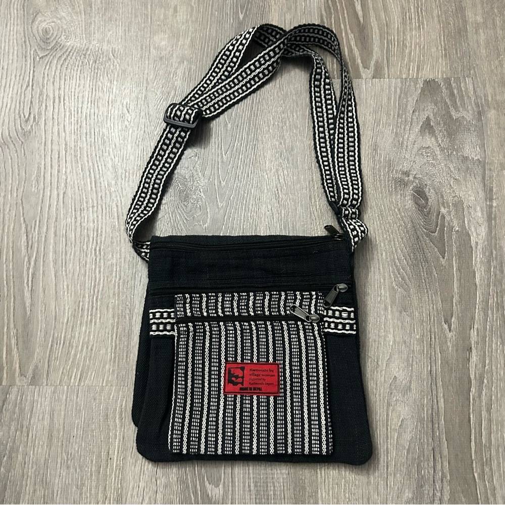 Black and white Crossbody bag made in Nepal